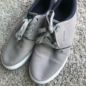 Men’s Tommy Hilfiger gray sneakers